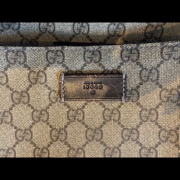 Authentic Gucci Supreme diaper bag. - Picture 8 of 9